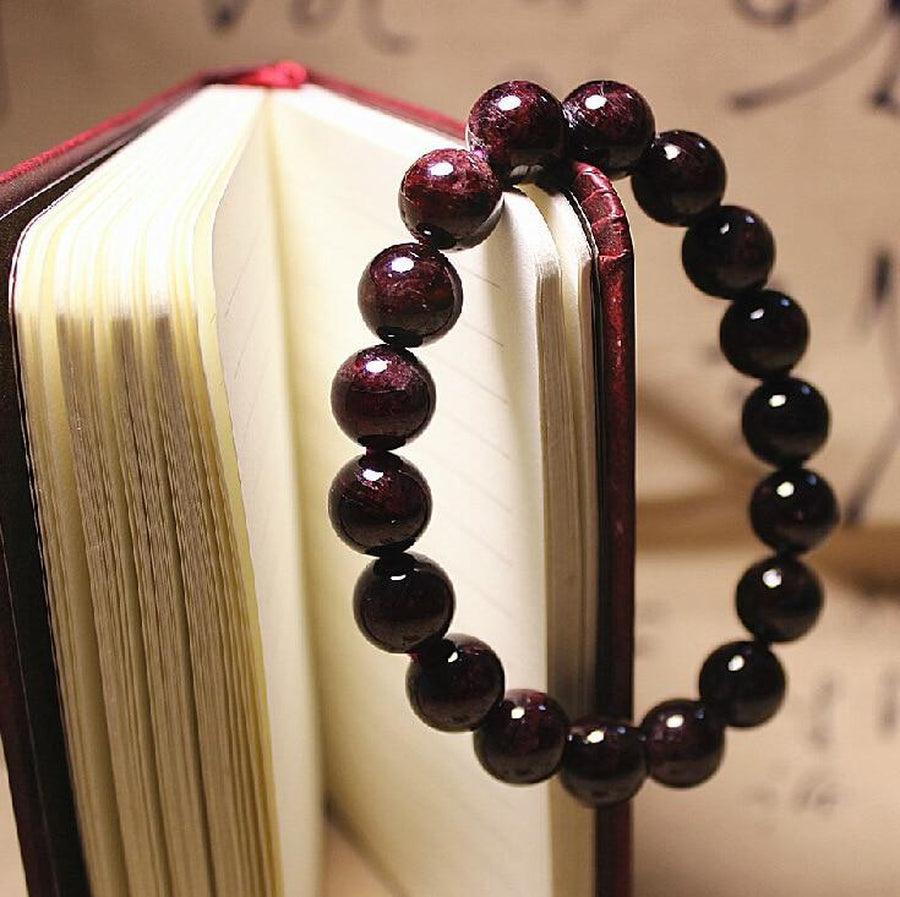 Garnet Bracelet: A Touch of Elegance