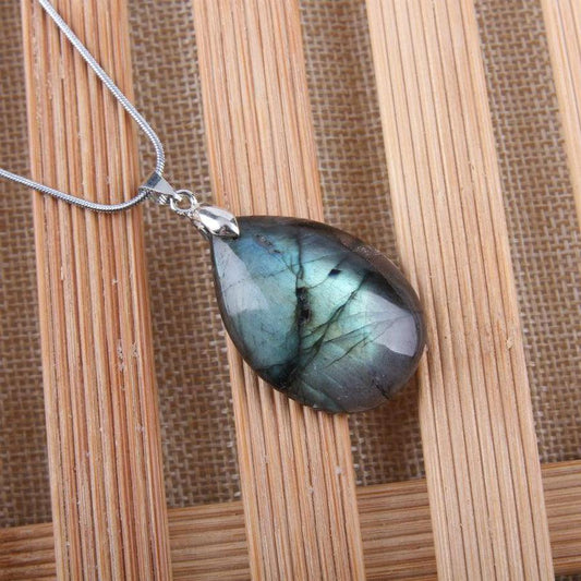 Labradorite Pendant: Radiate Beauty